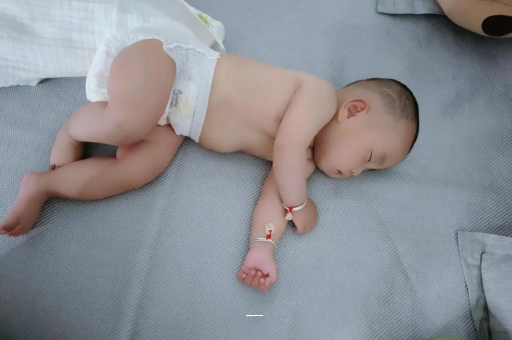 甘肃宝宝上火有眼屎